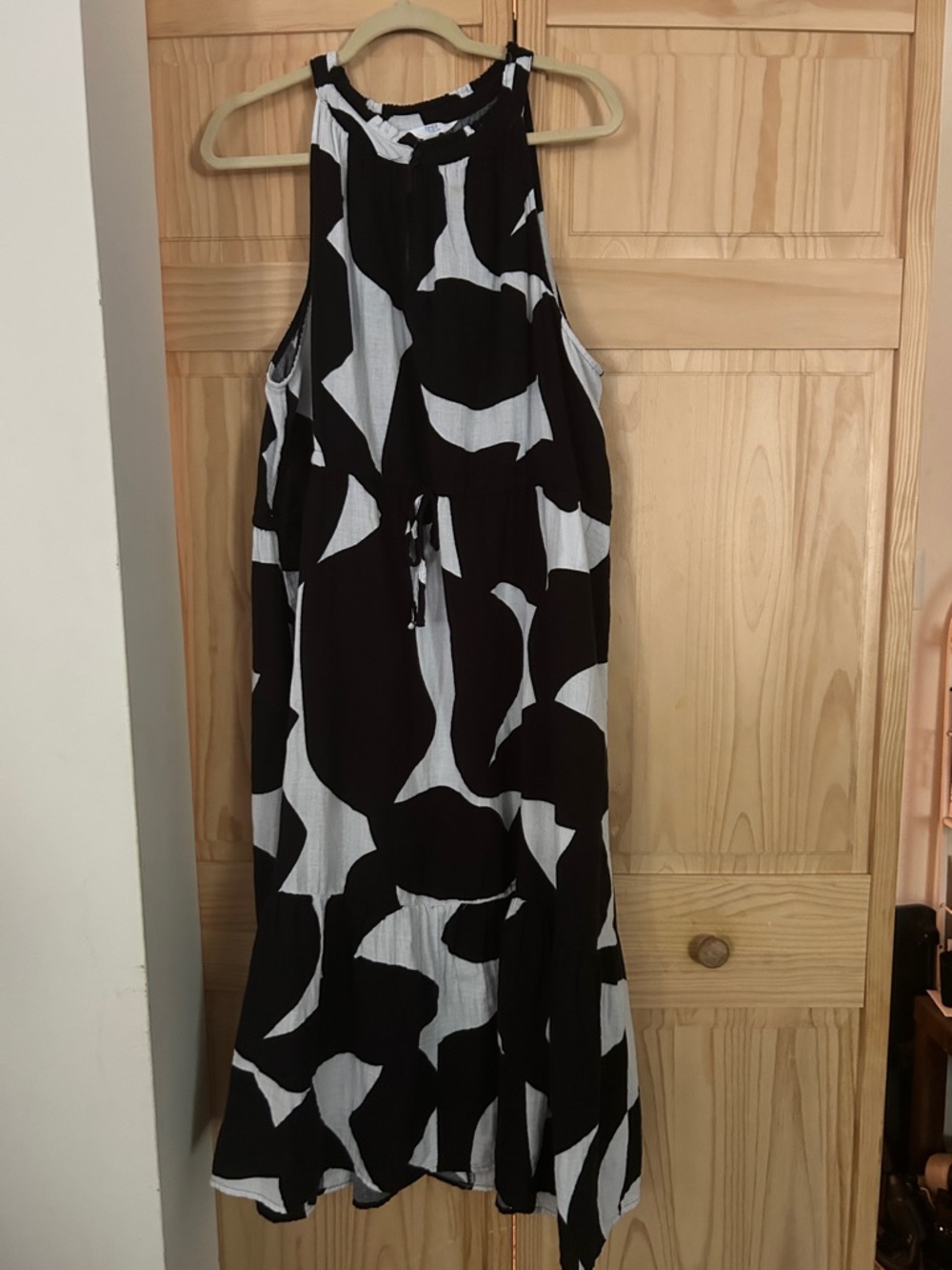 Time and Tru Black and White Abstract Halter Maxi Dress - Picture 2 of 2